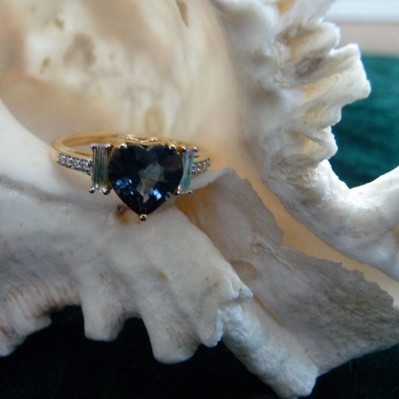 Engagement ring, 4 girls who dare to be different - Picture 9 of 10